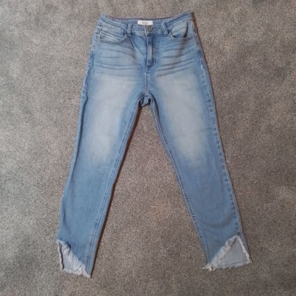 Cello High Rise Skinny Jeans with Frayed Tulip Hem Light Wash Size 3 - Picture 1 of 3